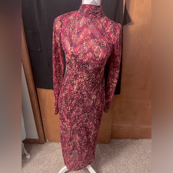 Beautiful Fitted Dress - Picture 1 of 5